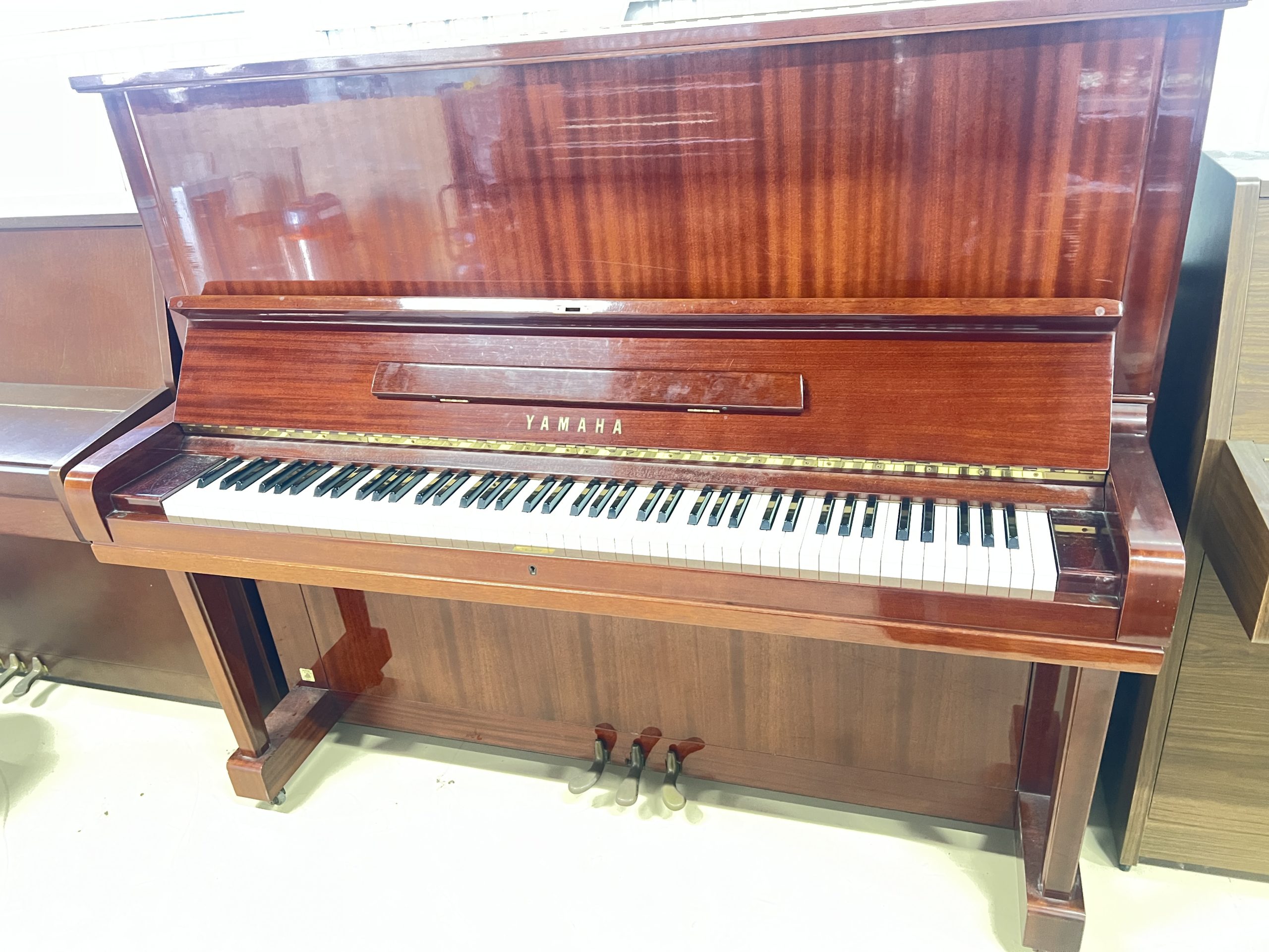 YAMAHA U3E
